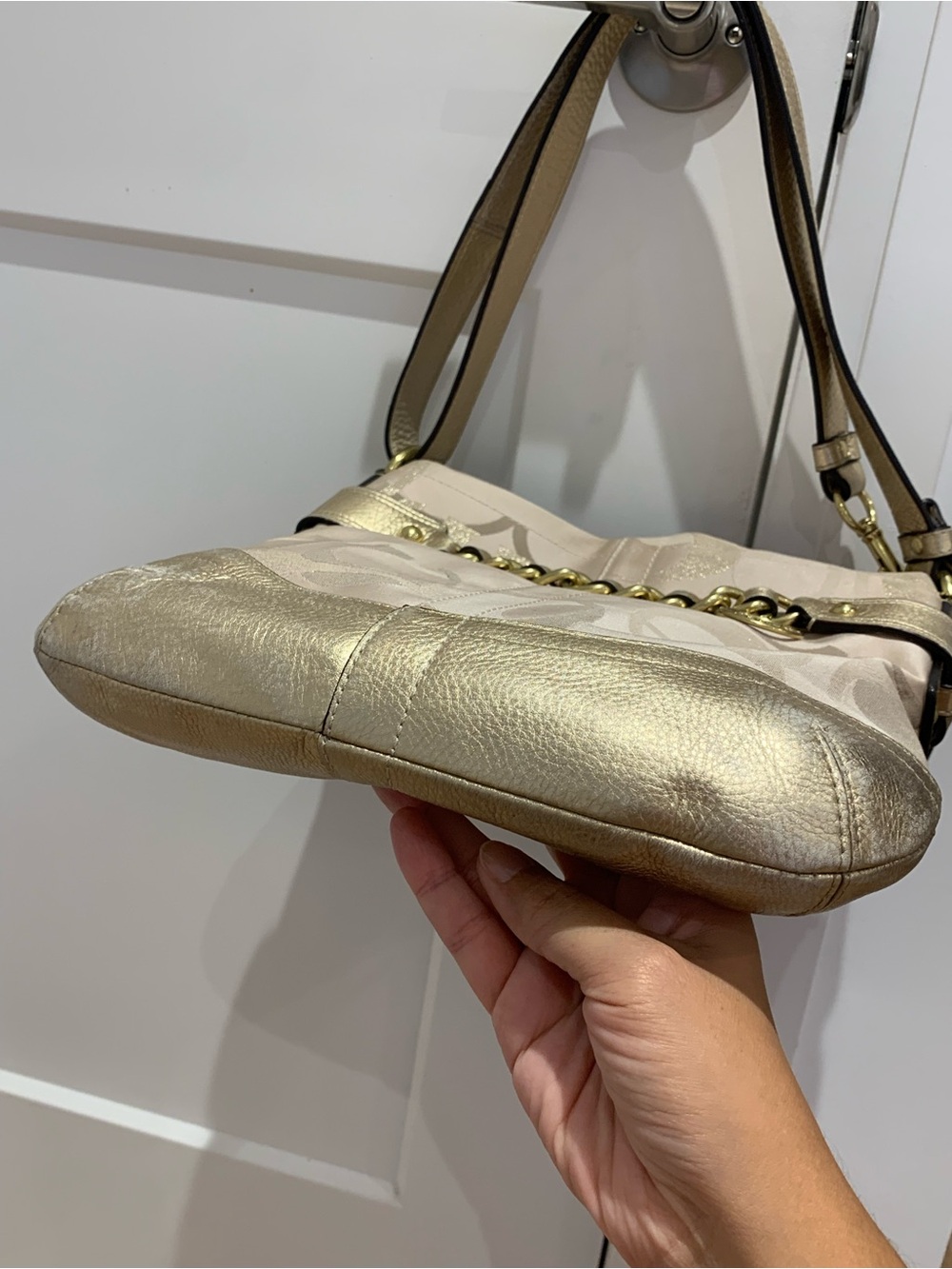 ๐ Coach Gold Optic Signature Jacquard Shoulder Bag with Gold Chain ๐ - Picture 7 of 13